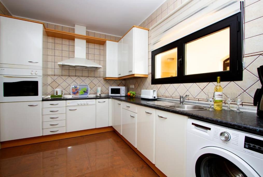 Riviera Park 2B, Central 2 Bed 卡门港 外观 照片