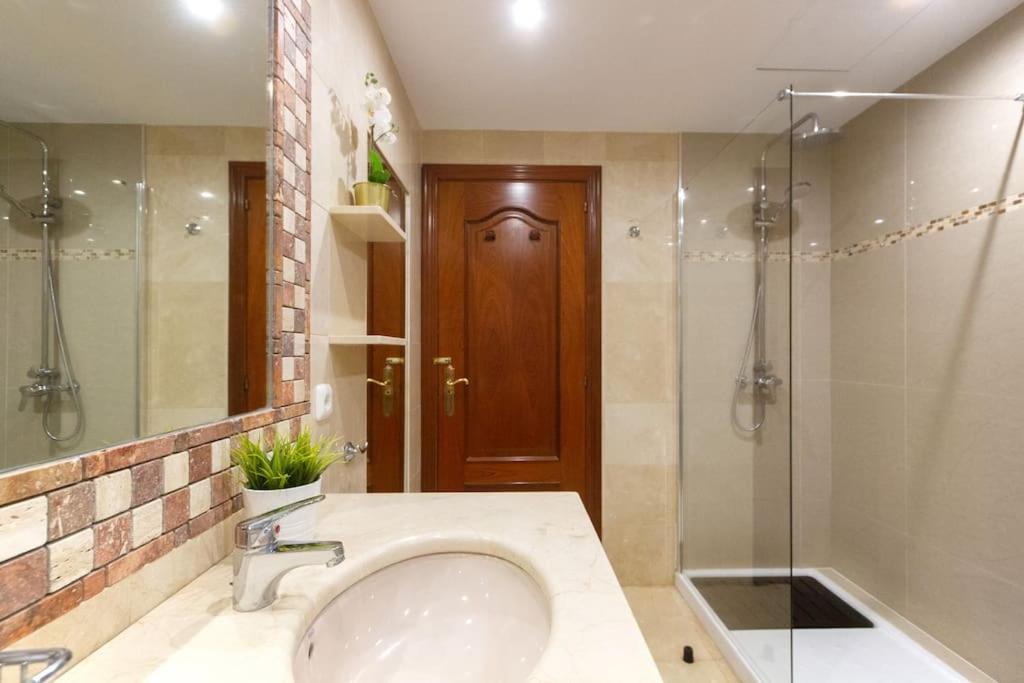 Riviera Park 2B, Central 2 Bed 卡门港 外观 照片